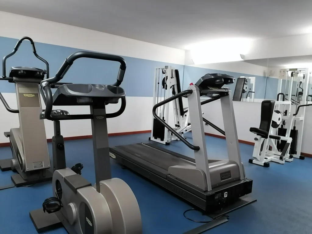 Nell'immagine, la palestra dell'Hotel Fiera Verona con attrezzi TechnoGym.